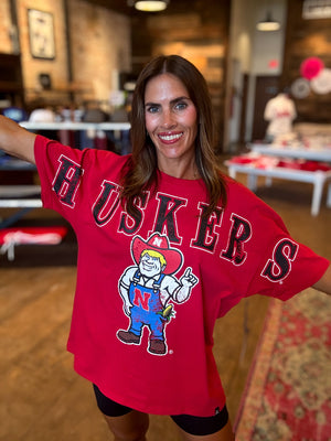 NEBRASKA SOUTHERN SPLIT OVERSIZED BAND TEE