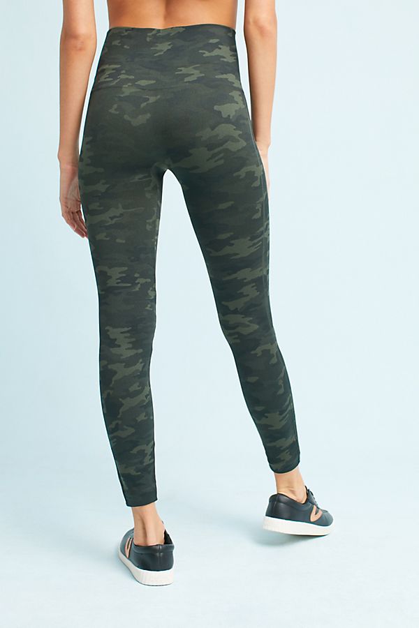 Spanx Look At Me Now Seamless Cropped Leggings Activewear Sage Camo Green 
