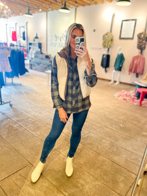 Briann Cropped Reversible Puff Vest in Cocoa/Ivory