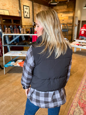 Briann Cropped Reversible Puff Vest in Black/Taupe